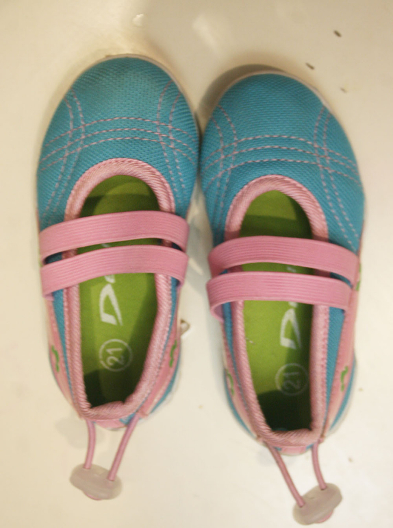 продам мягкие туфельки skechers 21 размера