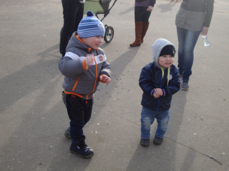 Немного нас :)