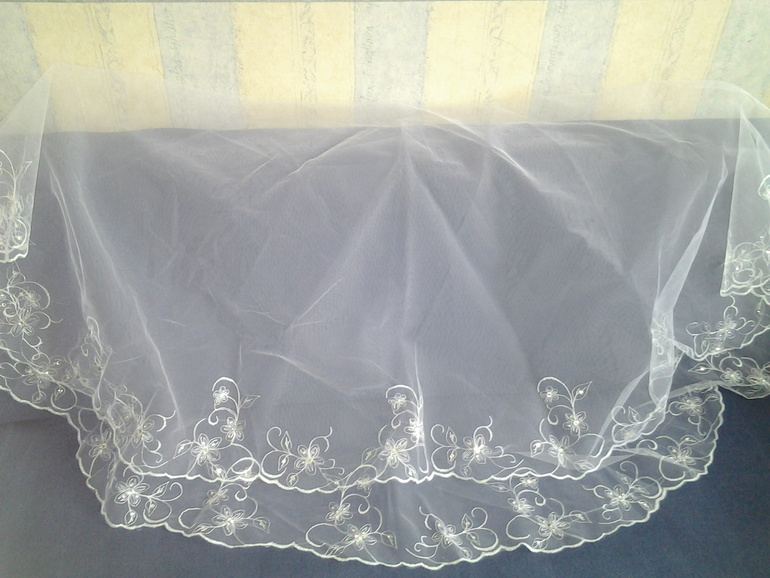 Продам новую фату со стразами