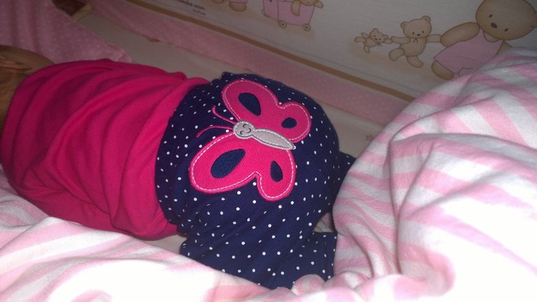 Первый раз спала на животике