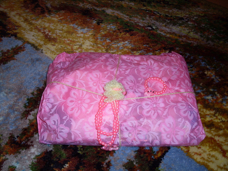 И нас забросали подарочками!!!!!