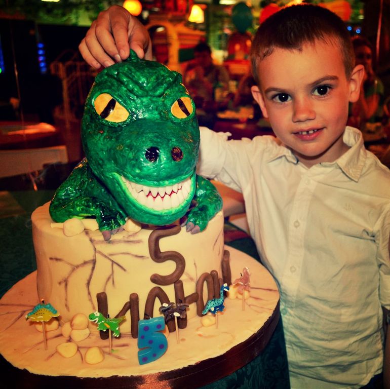 Торт с динозавром для сыночка)))