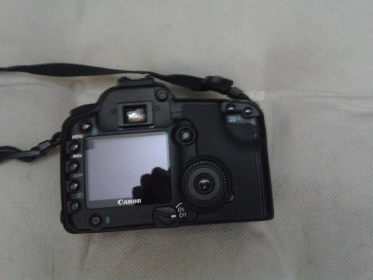Зеркальная цифровая фотокамера CANON EOS 30D !!!!8000 рублей!Люберцы!