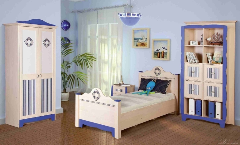 Помогите выбрать между двумя детсками.