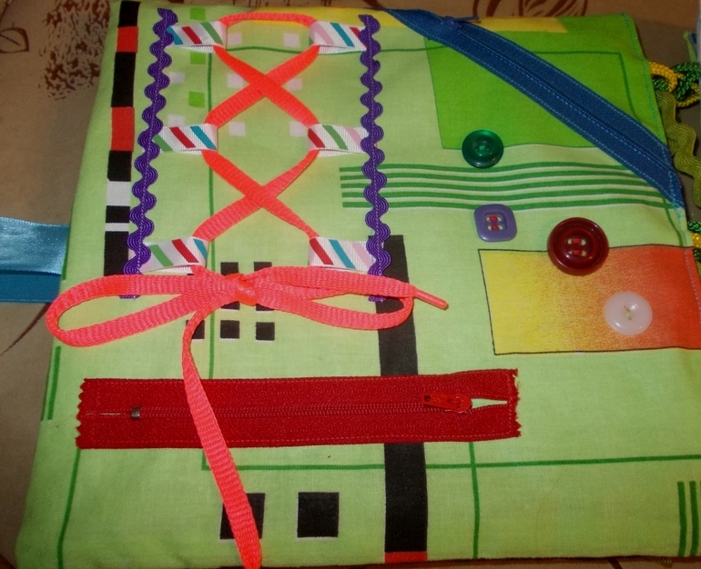 Книжка с Пятачками)