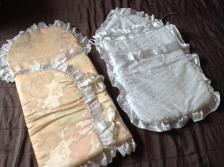 Конверты на выписку и просто так (девочки) и комбинезоны Пилгуни.