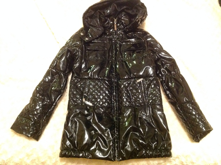 Куртка Zara  утепленная на весну. На рост 140 см. 900 руб.