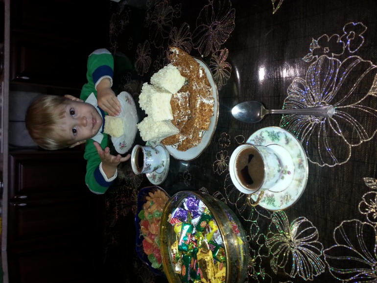 мой самый младший сынулечка. в марте ему будет 3 года иншааллах. хитрый малый не по годам. и очень смешной. он у нас как ходячий анекдот бывает. даже старшие дети с него ха-ха ловят. как скажет что-нибудь. всё-таки последний ребёнок всегда остаётся малышом))))