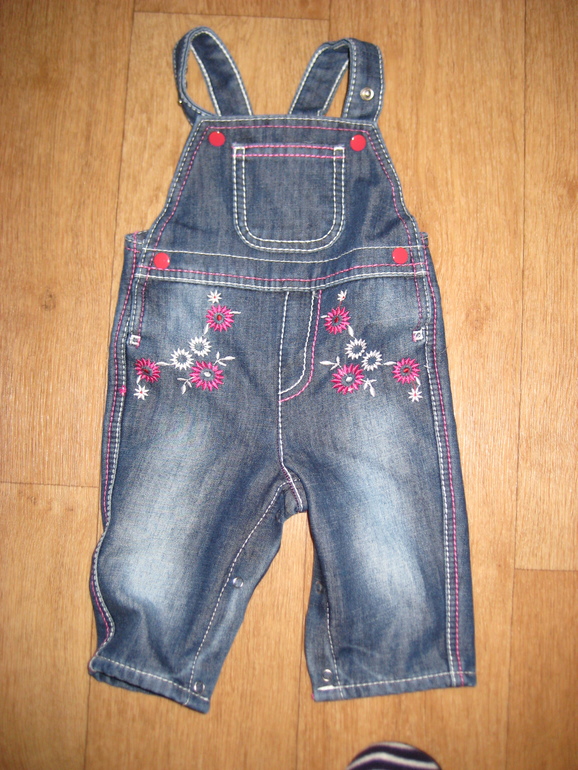 Утепленный джинсовый комбинезон. 400 руб.