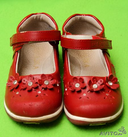 Обувь для девочки примерно 3х лет