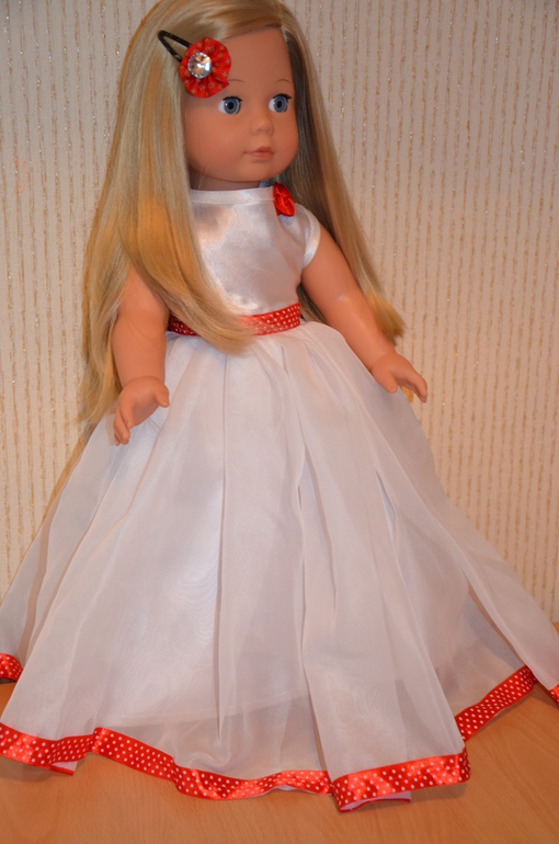 Нарядные платья для куклы