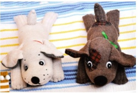 Собачка из пары носков