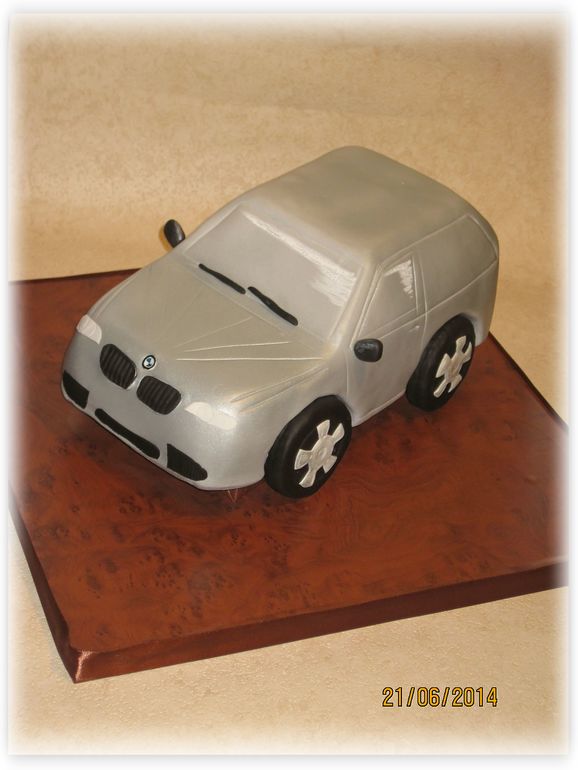 Девушка на БМВ