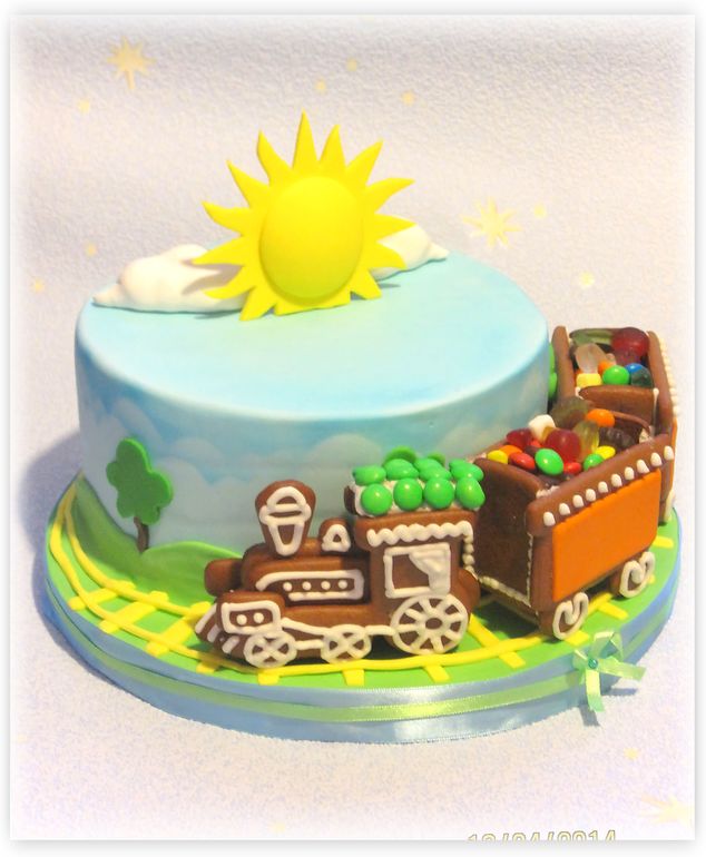 Торт с пряничным паровозиком