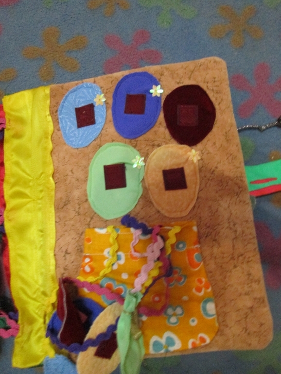 Развивающая книжечка для Дашки.