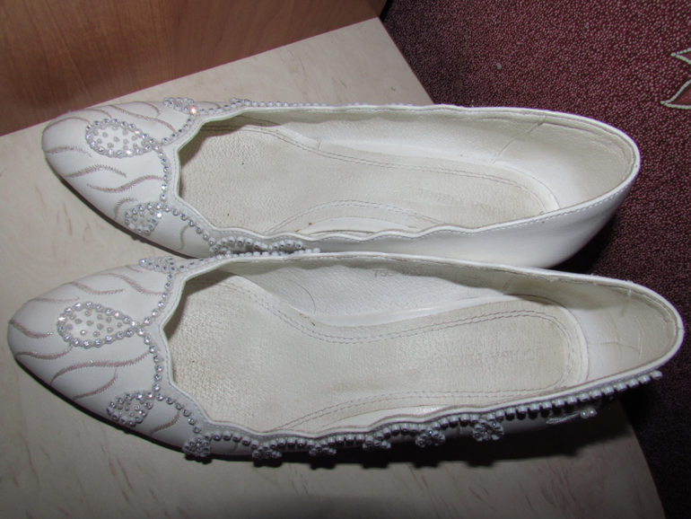 Свдебные туфли, одеты один раз. 36-37 размер, длина по стельке 23 см. 700 рублей