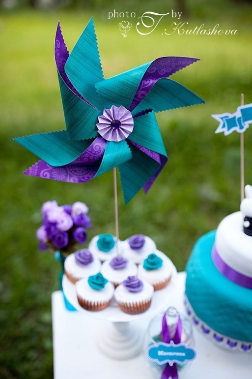 Оформление и декор для милой бирюзово-фиолетовой свадьбы зайчиков