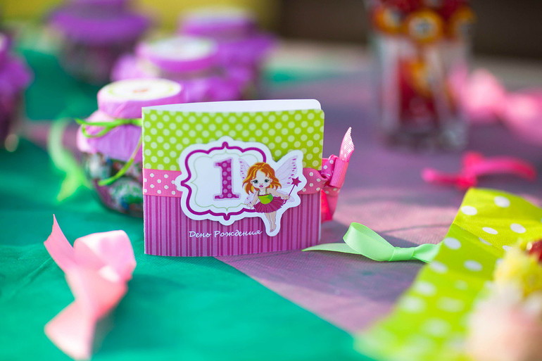 Оформление в розово-салатовом стиле с феечками