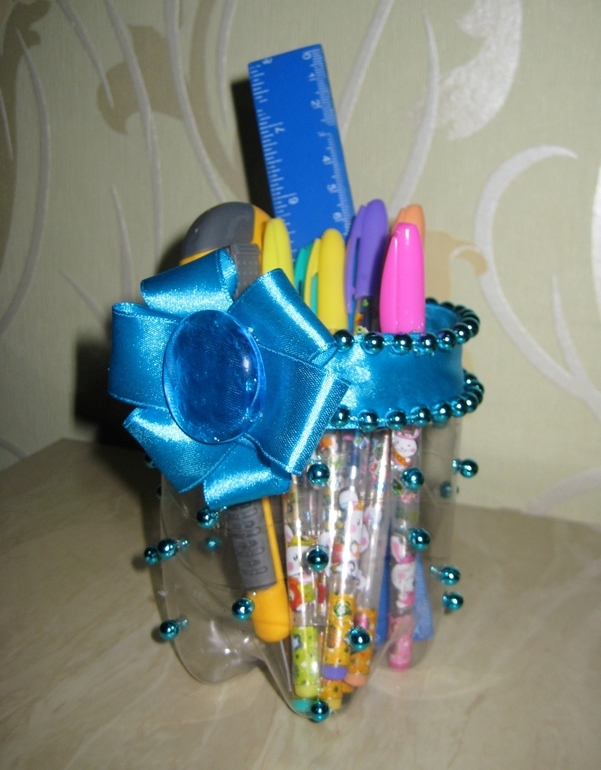 Подставка для принадлежностей из пластиковой бутылки (видео)