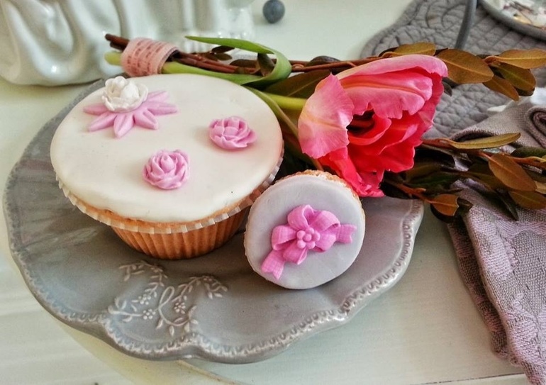 Капкейки для фотосессии будущей маме двух девочек