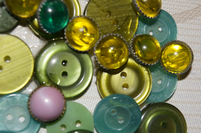 Аппликации из пуговиц.