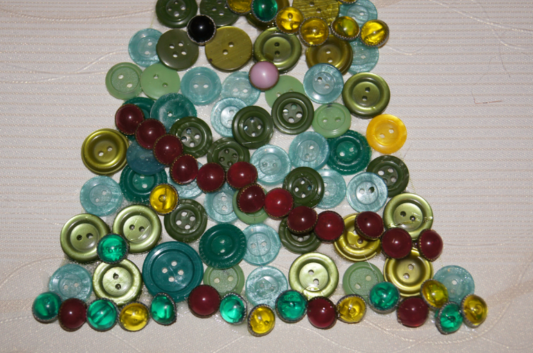 Аппликации из пуговиц.