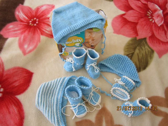 шапочки,пинеточки малышам.