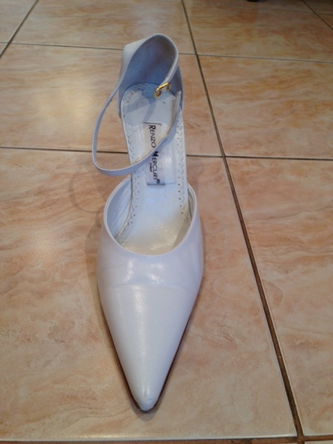 Продаю босоножки. Одеты один раз.