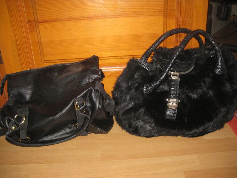 Отдам туфли 35 р-р, сумки и прокладки при недержании мочи. Самовывоз из Ново-Переделкино