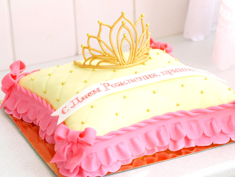 Подушка для принцессы на 18-летие :)