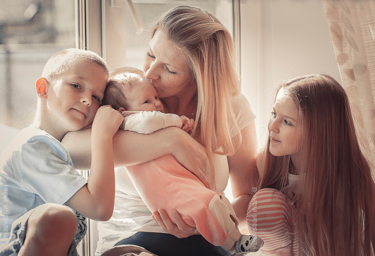 Таня, Саша, Денис и малышка Лерочка