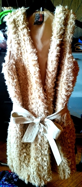 Верхняя одежда брендовая.