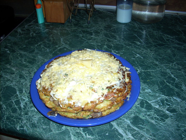 Кабачковый торт с грибами.