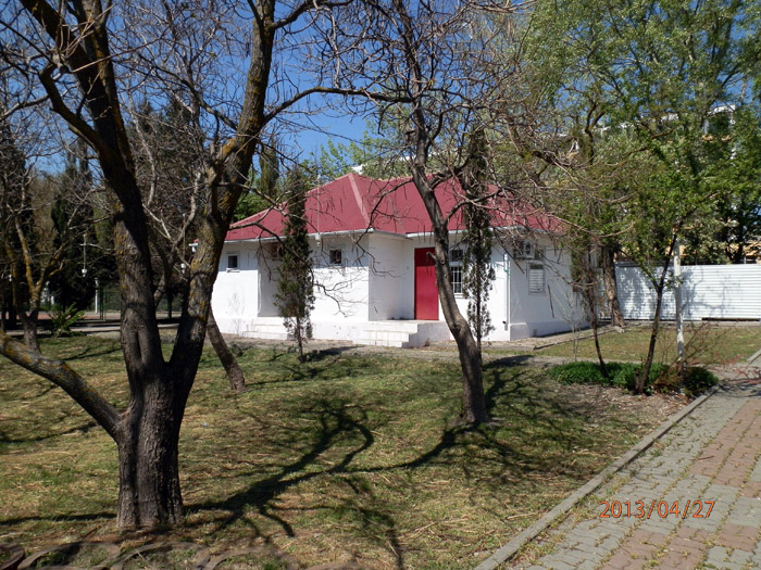 Геленджик. Отдых на Черном море.  море в 20 метрах. Набережная. Аквапарк Золотая бухта в 100 метрах.
