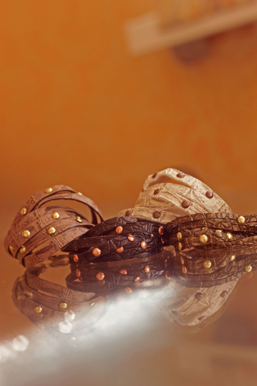 Браслеты из искусственной кожи с клепками!