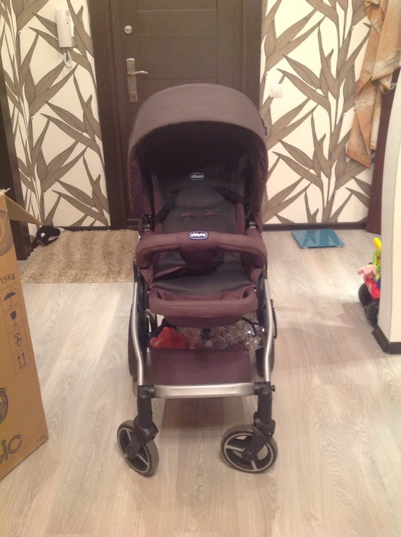 Chicco artic!коляска супер!! В реале цвет очень красивый( темный шоколад). Задавайте вопросы, кому интересно)