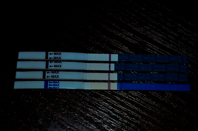 Девочки дорогие, помогите) мне кажется, что вижу полоску, а муж не верит, может вы уведите заветную //?