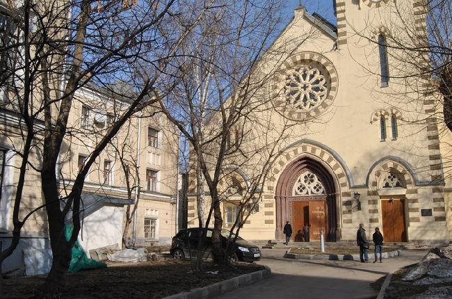 Прогулка вокруг высотки на Котельнической набережной