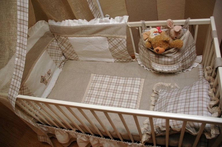 Мамочки, подскажите, как сшить эту прелесть на выписку в начале сентября.