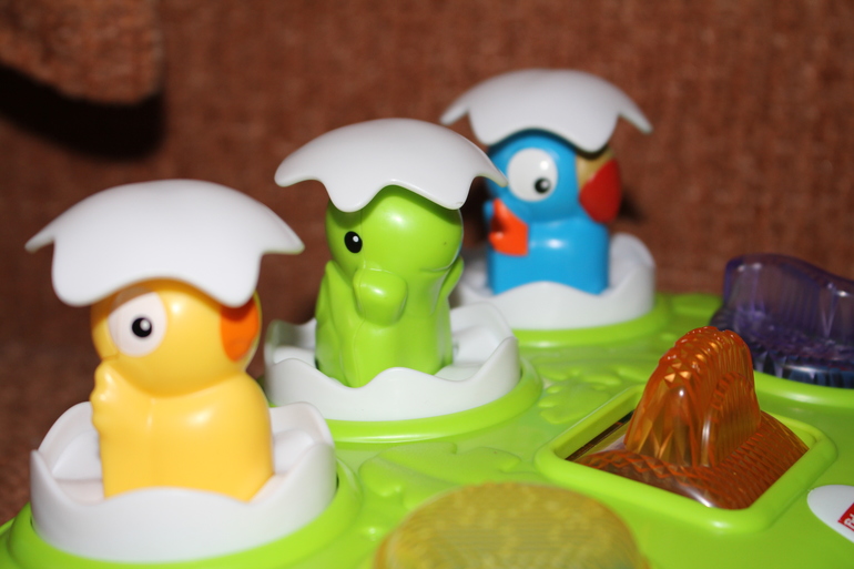 Продаю Fisher Price 2 игрушки (телефон-каталка, веселые друзья)