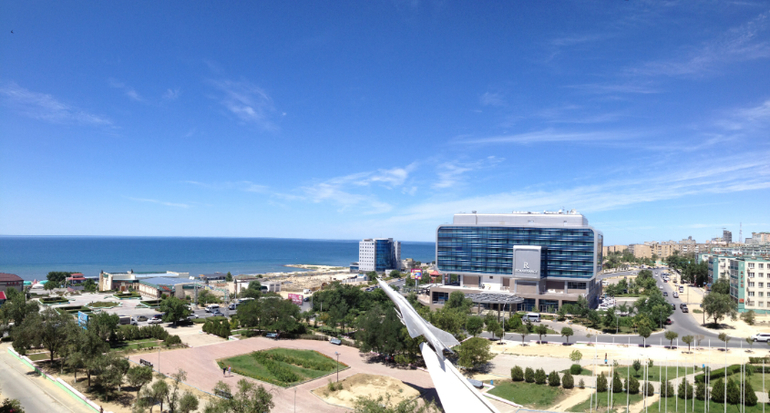 А за окном...