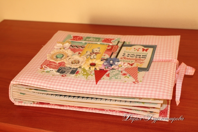 Яркий альбом для девочки.Продается.