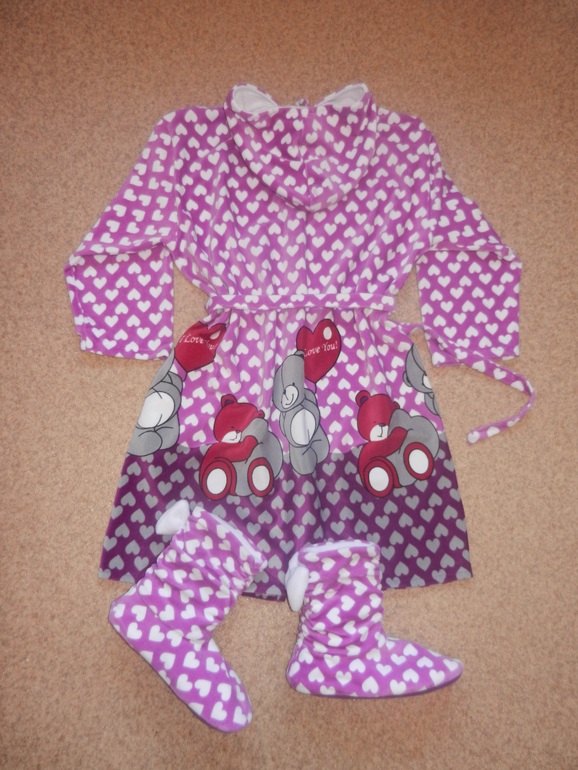 Халат из велюра + тапки на лапки.