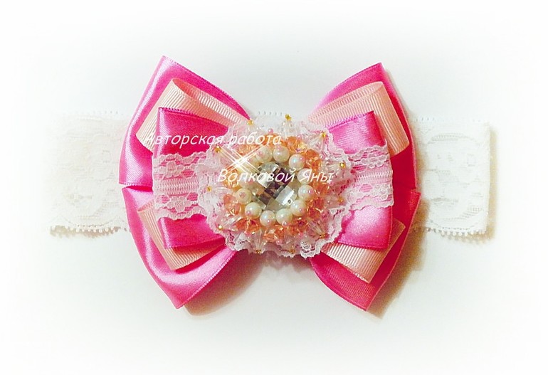 Бантик на кружевной повязочке))))