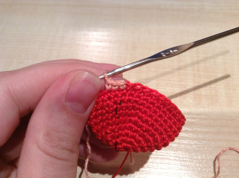 Обвязка яйца от киндера.