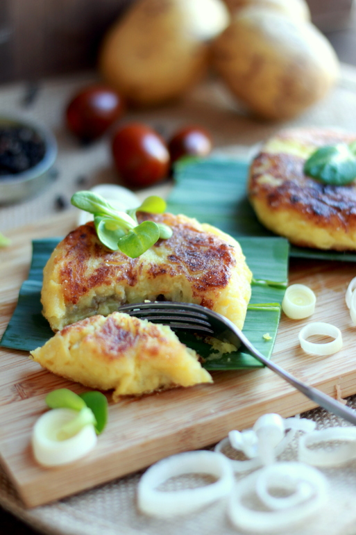 Картофельные пирожки с мясом