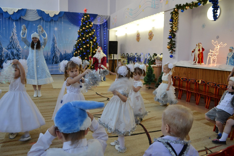 НГ в садике. Многофотокмалослов