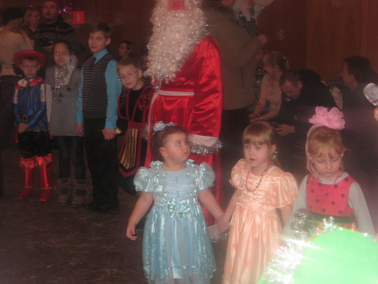 Первый раз ходили на ёлку!!!