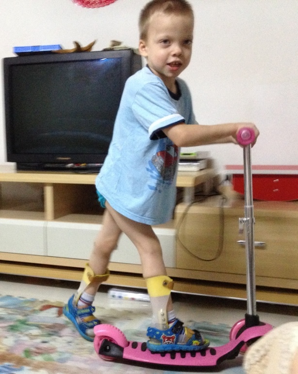 Мой герой на самокате!)) ессс!!!!