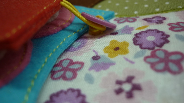 Яркая развивающая книжка!